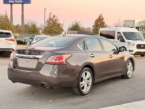 Used 2013 Nissan Altima 3.5 SV image 6