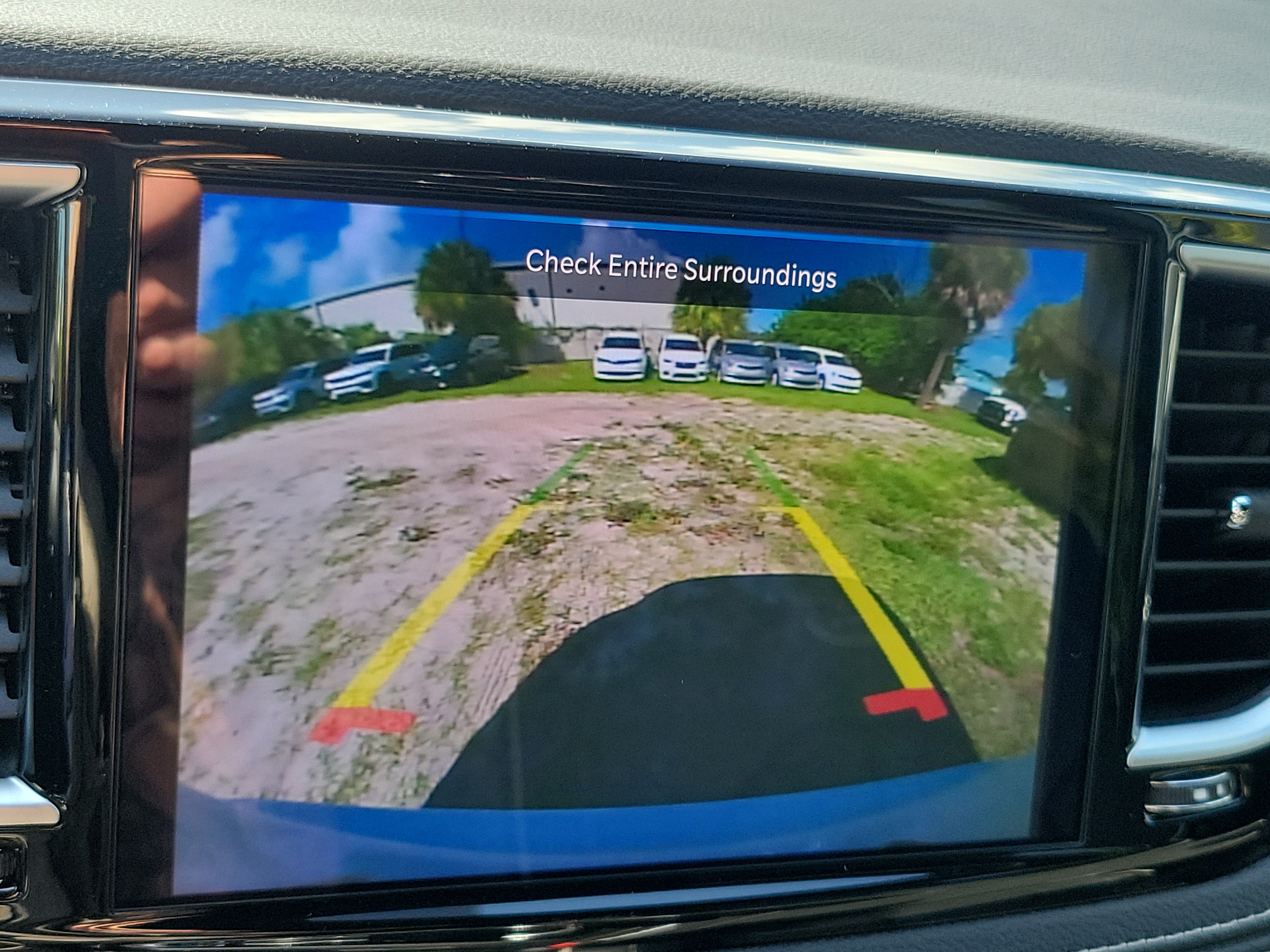 Used 2025 Chrysler Pacifica Limited FWD image 22