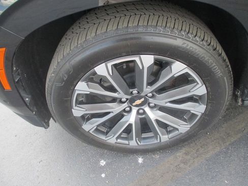 Used 2025 Chevrolet Suburban High Country AWD/4WD image 14