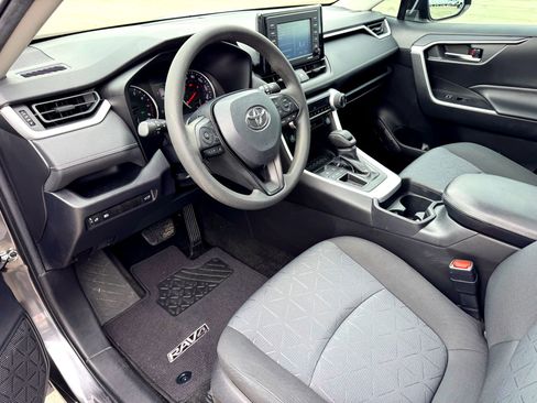 Used 2020 Toyota RAV4 XLE w/ Convenience Package image 11