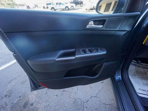 Used 2022 Kia Sportage LX image 12