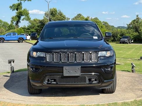 Used 2019 Jeep Grand Cherokee Altitude AWD/4WD image 2