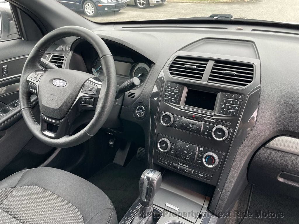 Used 2018 Ford Explorer XLT FWD image 19
