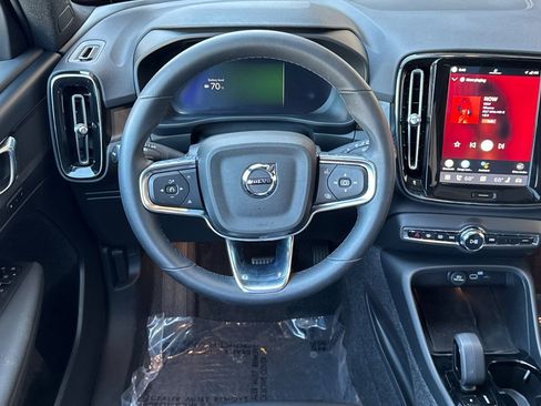 Certified 2025 Volvo EX40 Plus w/ Climate Package RWD image 17