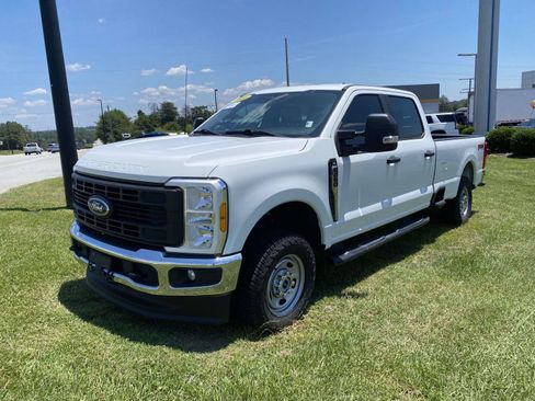 Certified 2023 Ford F250 XL w/ FX4 Off-Road Package AWD/4WD image 2