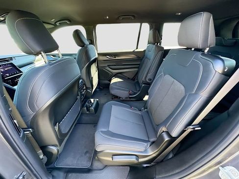 New 2025 Jeep Grand Cherokee L Laredo image 16