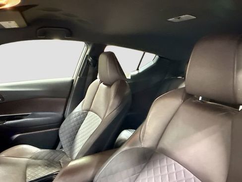 Used 2019 Toyota C-HR Limited FWD image 19