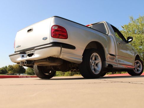 Used 2000 Ford F150 Lightning RWD image 16