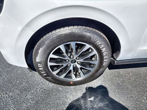 Used 2025 Ford Expedition Max Platinum AWD/4WD image 10
