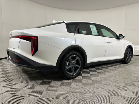 Used 2025 Kia K4 LXS image 8