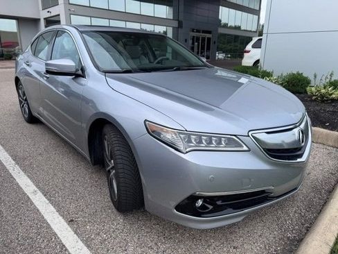 Used 2017 Acura TLX V6 SH-AWD w/ Advance Package image 2