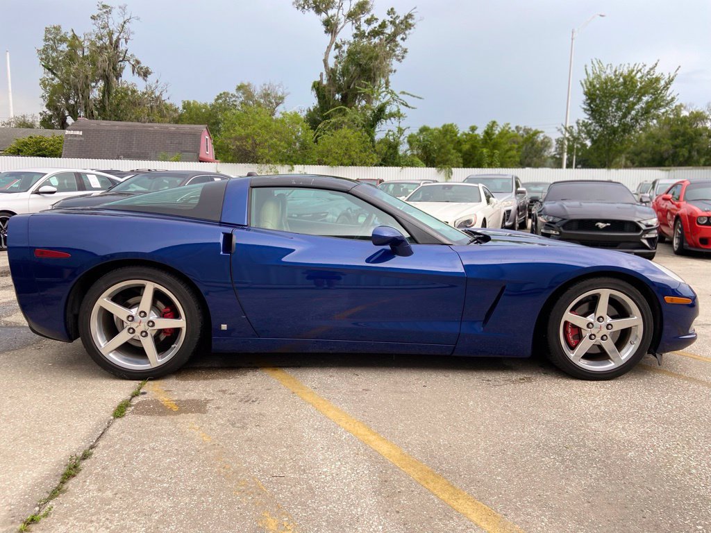 Used 2005 Chevrolet Corvette Coupe w/ Preferred Equipment Group RWD image 7