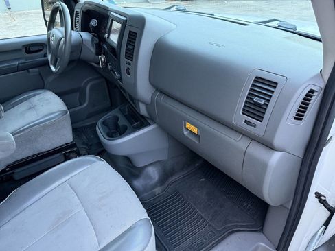 Used 2019 Nissan NV 2500 S image 18