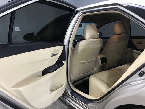 Used 2016 Toyota Camry LE image 18