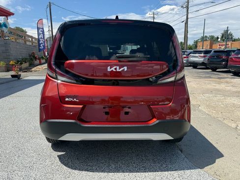 Used 2023 Kia Soul LX w/ Option Group 015 FWD image 7