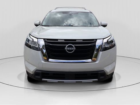 Used 2024 Nissan Pathfinder SL FWD image 2