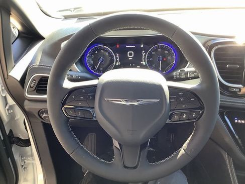 New 2026 Chrysler Pacifica Limited image 11