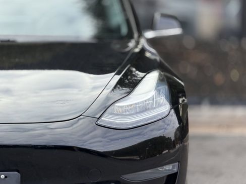 Used 2018 Tesla Model 3 image 5