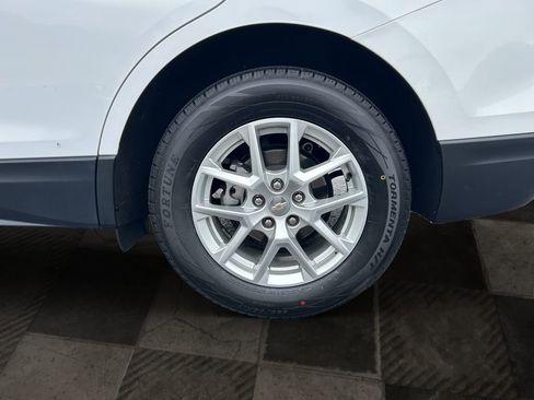 Certified 2024 Chevrolet Equinox LS w/ LS Convenience Package AWD/4WD image 10