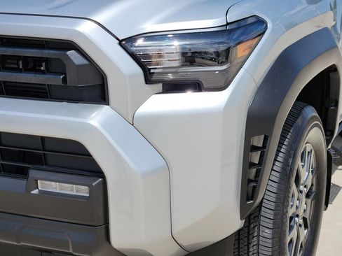 Used 2025 Toyota 4Runner SR5 AWD/4WD image 10