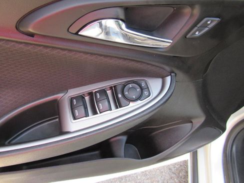 Used 2021 Chevrolet Malibu RS FWD image 16