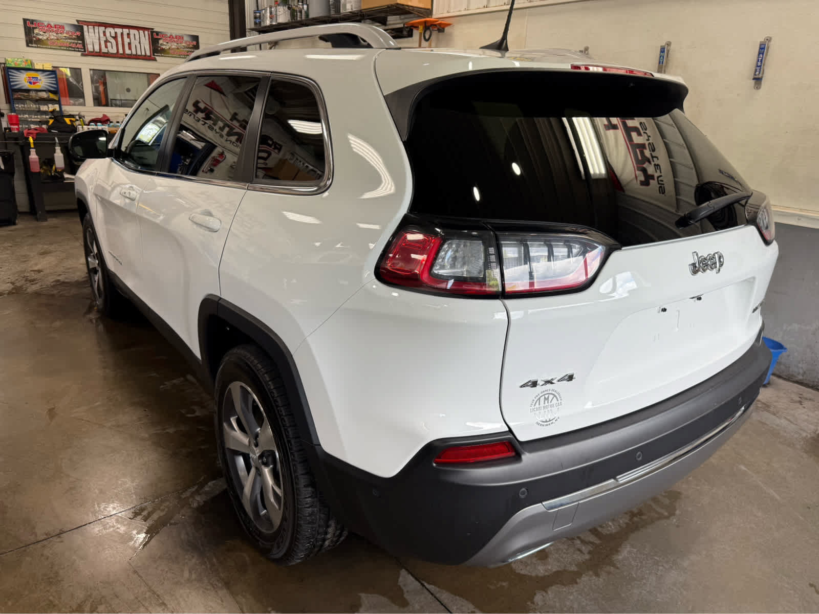 Used 2021 Jeep Cherokee Limited AWD/4WD image 8