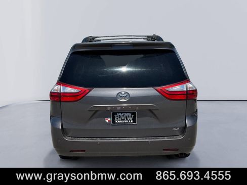 Used 2015 Toyota Sienna XLE w/ XLE Navigation Package FWD image 4
