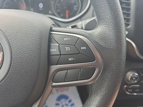 Used 2019 Jeep Cherokee Latitude w/ Popular Appearance Group image 21