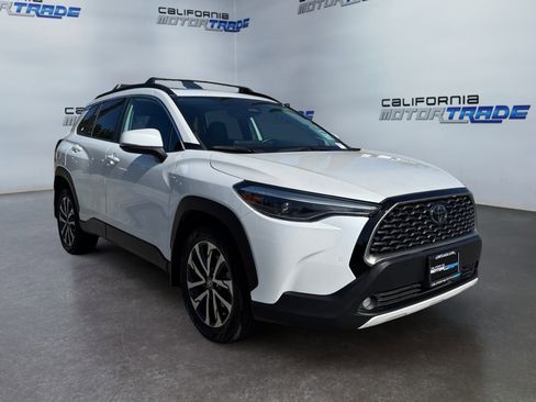 Used 2023 Toyota Corolla Cross XLE w/ Convenience Package image 3