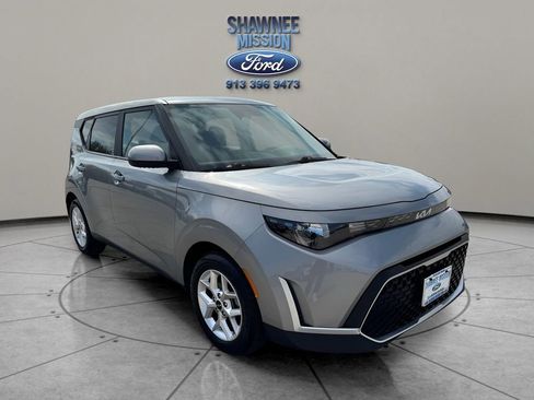 Used 2023 Kia Soul LX w/ LX Technology Package image 3