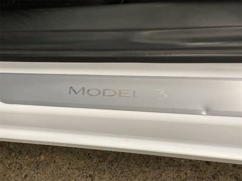 Used 2018 Tesla Model 3 Long Range image 10
