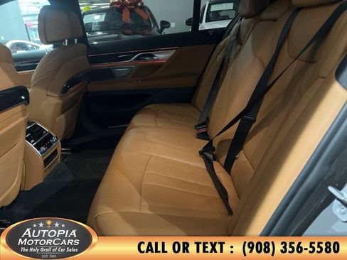 Used 2022 BMW 740i w/ M Sport Package RWD image 20