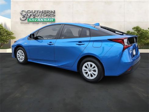 Used 2019 Toyota Prius LE image 3