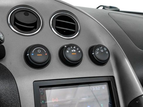 Used 2006 Pontiac Solstice Convertible w/ Power Package RWD image 21