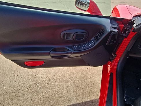 Used 2000 Chevrolet Corvette Convertible w/ Memory Pkg image 14