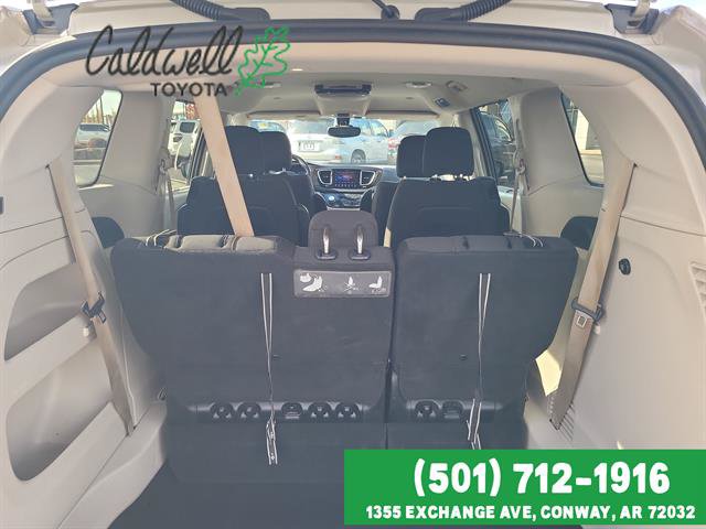 Used 2017 Chrysler Pacifica Touring Plus w/ Tire & Wheel Group FWD image 26