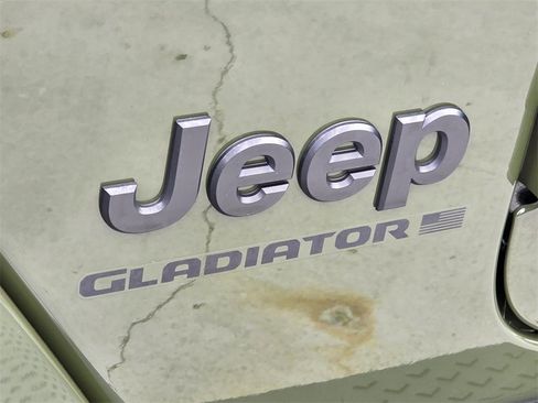 Used 2023 Jeep Gladiator Willys image 34