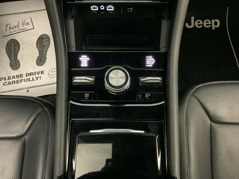 Used 2023 Jeep Grand Cherokee Overland image 18