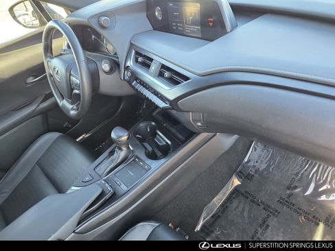 Certified 2022 Lexus UX 200 w/ Accessory Package (Z2) image 30