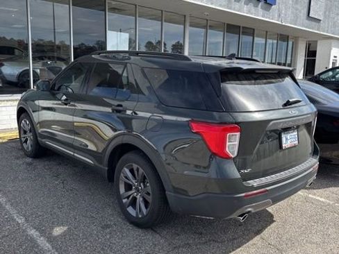 Used 2022 Ford Explorer XLT w/ Equipment Group 202A image 4