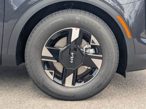 New 2026 Kia Sportage LX FWD image 11