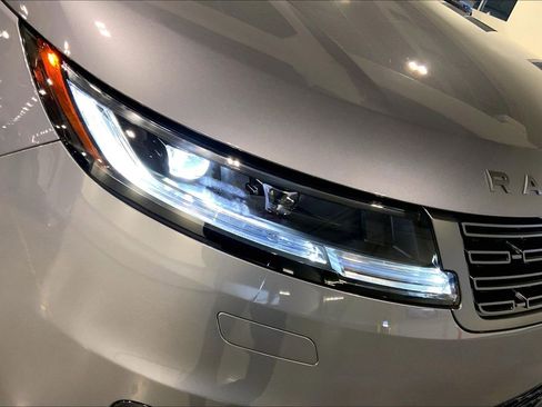 Used 2023 Land Rover Range Rover Sport SE image 27