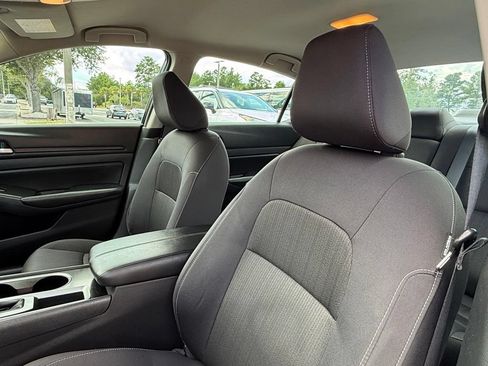 Used 2024 Nissan Altima 2.5 SV FWD image 36
