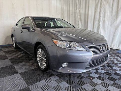 Used 2014 Lexus ES 350 w/ Luxury Package FWD image 3