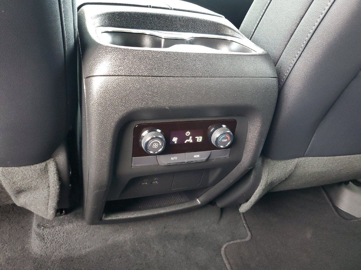 Used 2026 Chevrolet Traverse LT FWD image 14