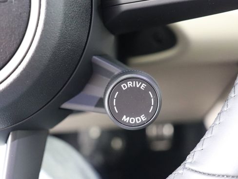 Used 2025 Porsche Macan 4S Electric image 30