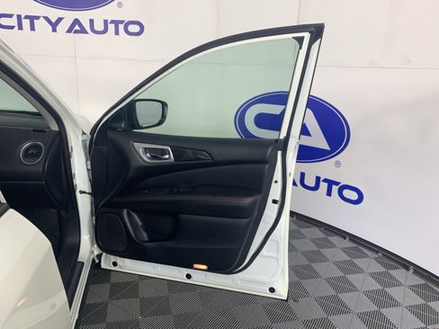 Used 2019 Nissan Pathfinder SL AWD/4WD image 39