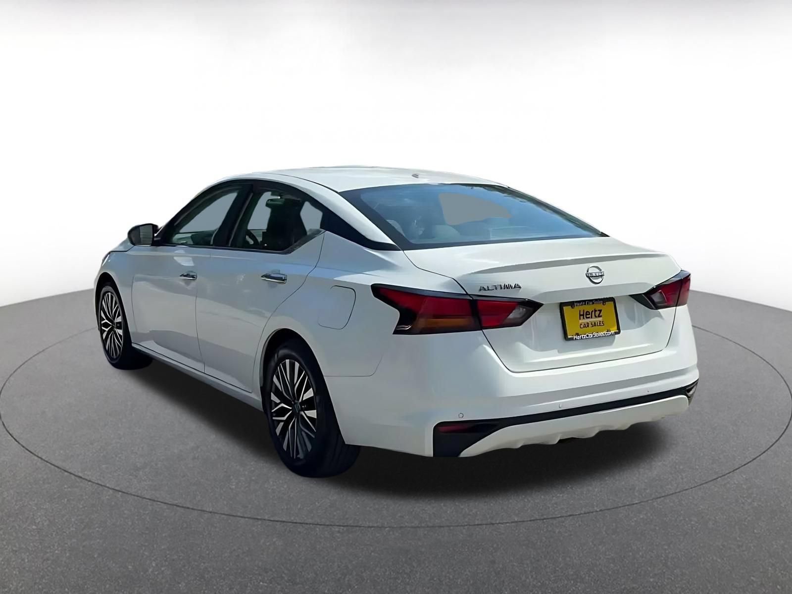 Used 2025 Nissan Altima 2.5 SV FWD image 10