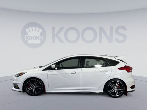 Used 2018 Ford Focus ST image 2