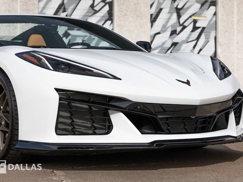 Used 2023 Chevrolet Corvette Z06 image 2